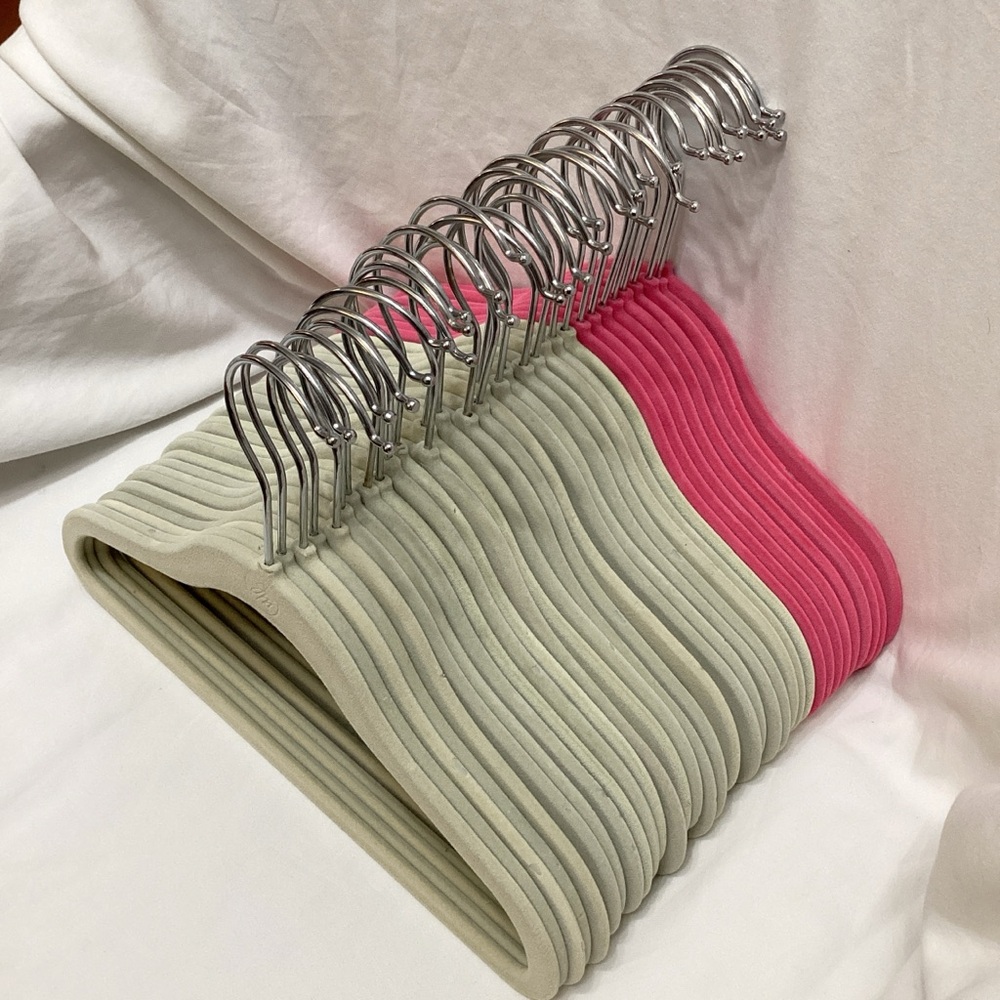 Joy Mangano (JM) Huggable Hangers, Set of 33 Pink and Neutral Velvet Hangers - Picture 2 of 8